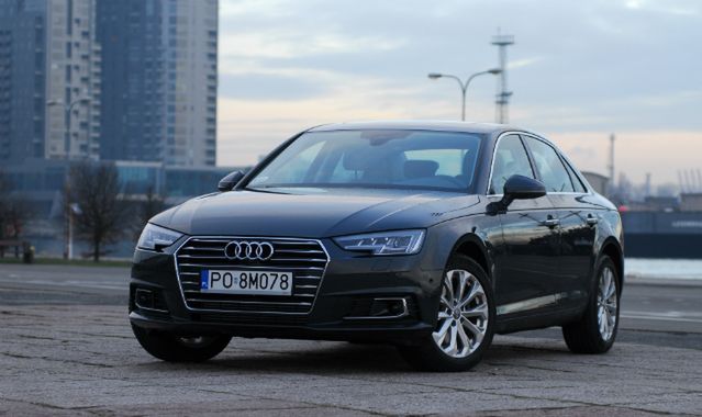 Audi A4 2.0 TFSI - Służbowy garnitur