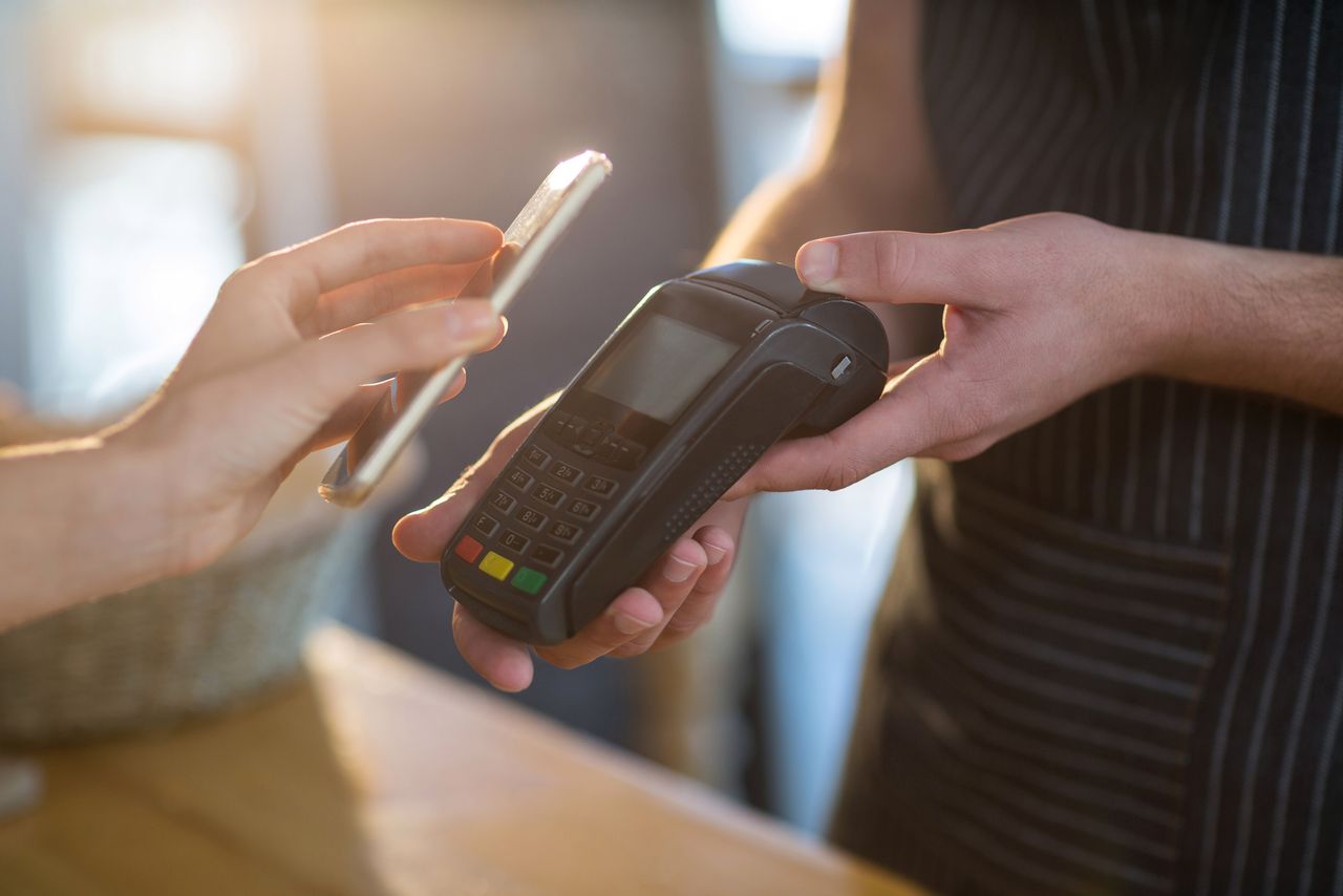 Płatności mobilne stają się coraz popularniejsze