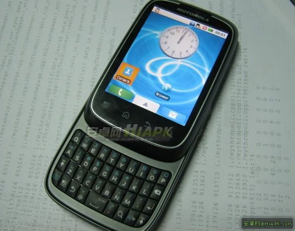 Motorola XT300 - slider z QWERTY i Androidem w akcji [wideo]
