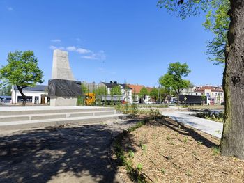 Centrum Opatówka zmienia się. Jest nowa nawierzchnia, zieleń i pojawi się też fontanna