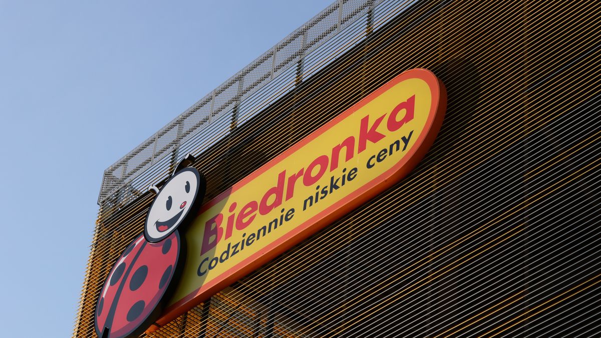 baner, reklama, sklep, market, biedronka, polska, sprzedaż, inflacja, makaron, zakupy, koszyk, portugal, owoce, warzywa, europa, cena