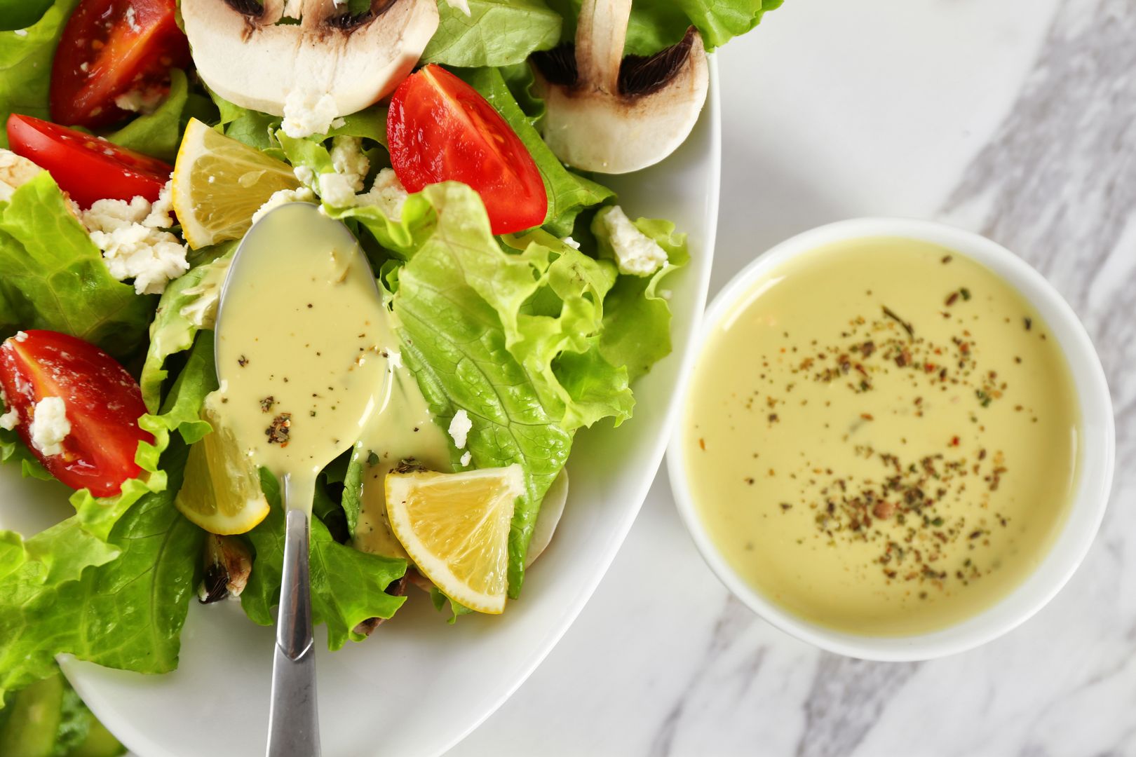 Aromatyczny dressing do sałatki