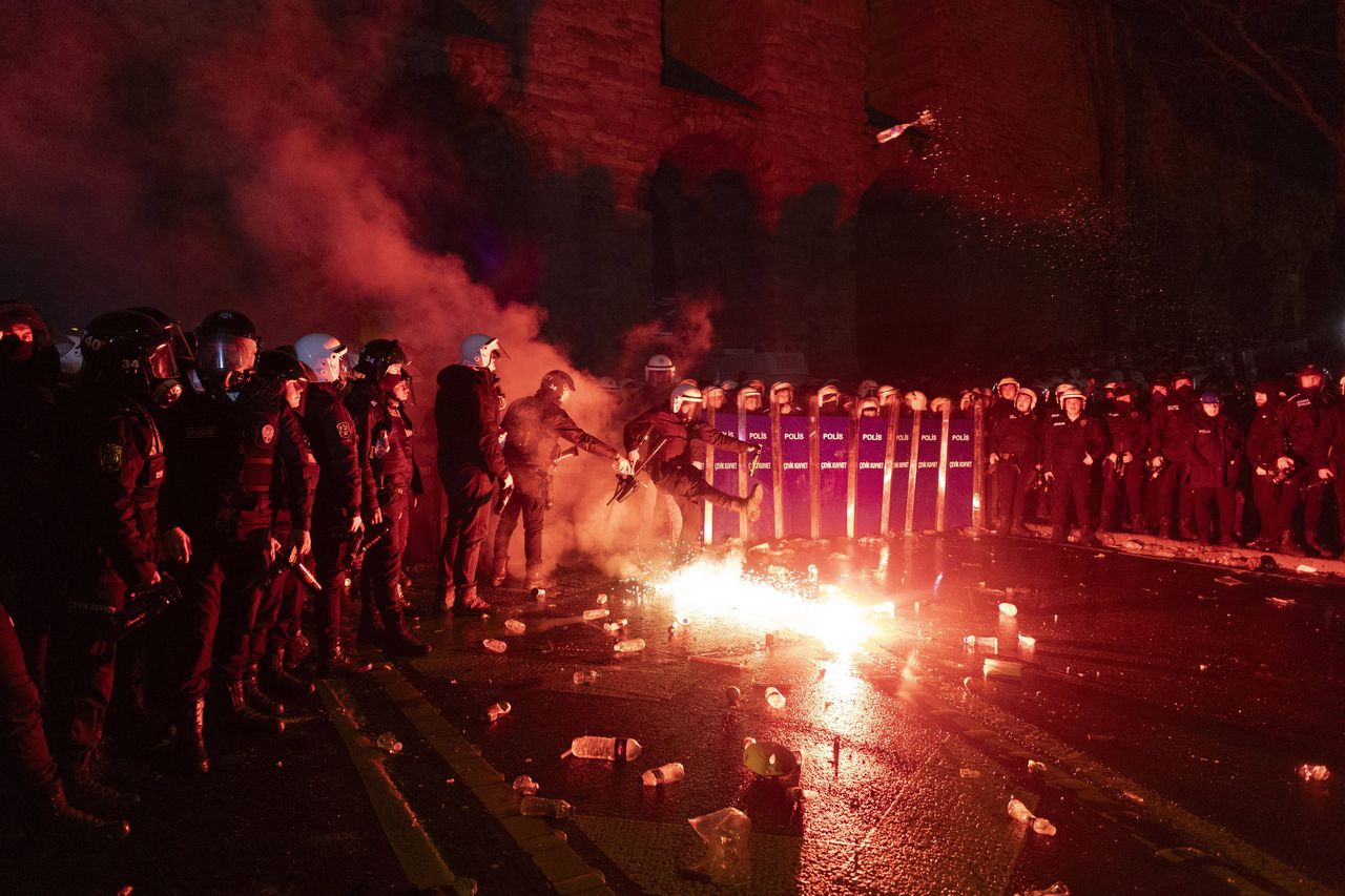 Masowe protesty w Turcji. Tysiące osób na ulicach, starcia z policją