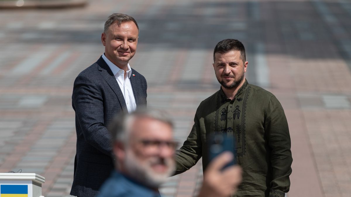 KYIV, UKRAINE - AUGUST 23: A man takes a selfie as Polish President Andrzej Duda and Ukrainian President Volodymyr Zelensky shake hands after their press conference on August 23, 2022 in Kyiv, Ukraine. Tomorrow marks six months since Russia's large-scale invasion of Ukraine, which galvanized the country's European neighbors and prompted an outpouring of political, military and economic support. (Photo by Alexey Furman/Getty Images)