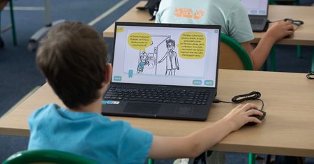 Uczniowie sprawdzili nowe laptopy od rządu. Sprzęt wkrótce trafi do 4-klasistów
