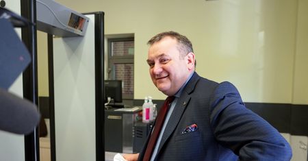 TVP przegrała z senatorem Gawłowskim. "Muszą przeprosić"