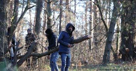 "Nas tu jest tylko ośmiu mieszkańców". Sołtys o szturmie granicy koło Starzyny