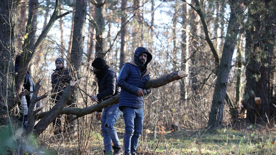 Rośnie napięcie na granicy z Białorusią. We wsi Starzyna miał miejsce już drugi szturm na płot graniczni. Mieszkańcy malutkiej wsi obawiają się o bezpieczeństwo