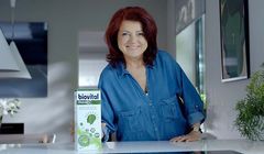 Urszula Dudziak w starciu z budowlańcami w nowej reklamie Biovitalu (wideo)