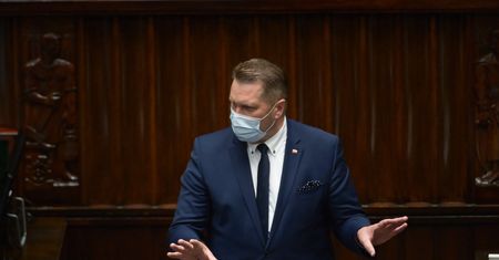 Czarnek uderza w Gowina. Mówi o "fetyszyzacji"