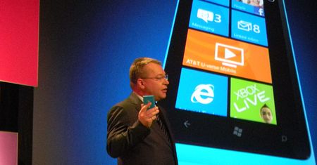 Elop smartfonowym monogamistą? Nie podoba mu się różnorodność