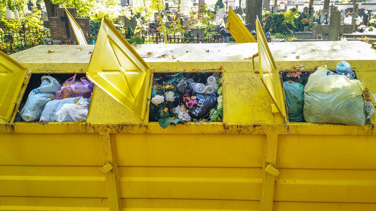 Wyrzucanie śmieci wbrew pozorom  nie zawsze jest proste 