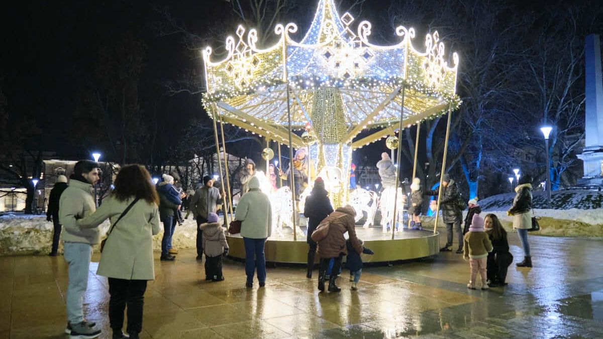Świąteczna karuzela na Placu Litewskim