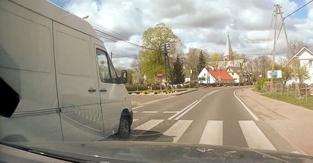 "Święte krowy" na przejściach. Akcja policji pokazała, że są, ale to nie piesi