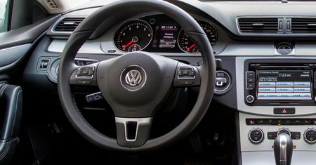 Wadliwe poduszki powietrzne Takata wciąż są montowane w nowych autach