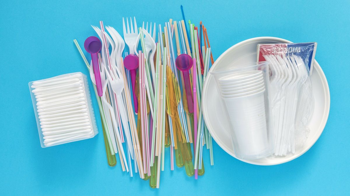 Koniec z plastikowymi sztućcami, słomkami i patyczkami higienicznymi