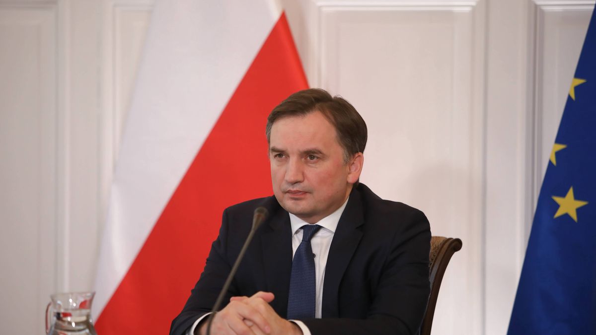 Zbigniew Ziobro pisze do premiera list, w którym popiera decyzję o zawetowaniu unijnego budżetu.