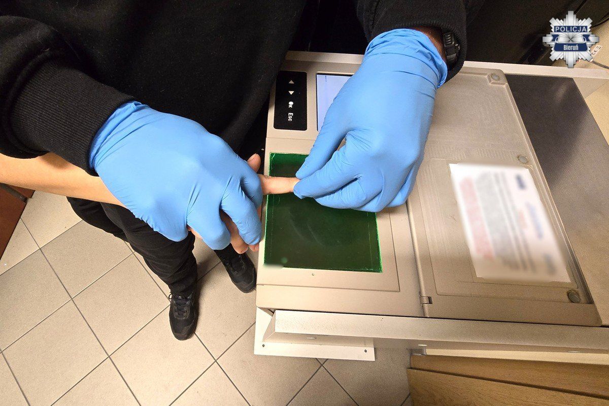 Uciekała przed policją z dzieckiem w aucie. 35-latka z ponad promilem alkoholu zatrzymana po pościgu w Bojszowach