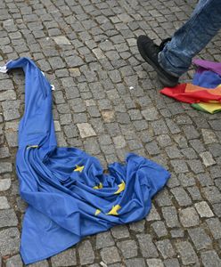 Podeptano flagi UE i LGBT. "Po co przychodzą?"