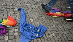 Podeptano flagi UE i LGBT. "Po co przychodzą?"