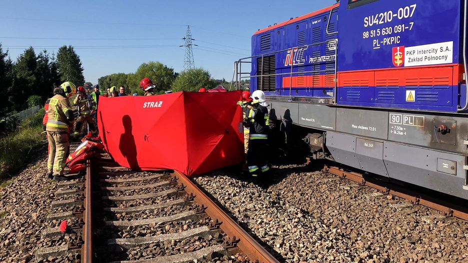 Tragiczny wypadek na przejeździe kolejowym. 