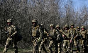 Front w Ukrainie pod presją upałów. Armia przesuwa część działań na noc