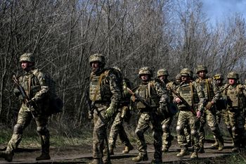 Front w Ukrainie pod presją upałów. Armia przesuwa część działań na noc