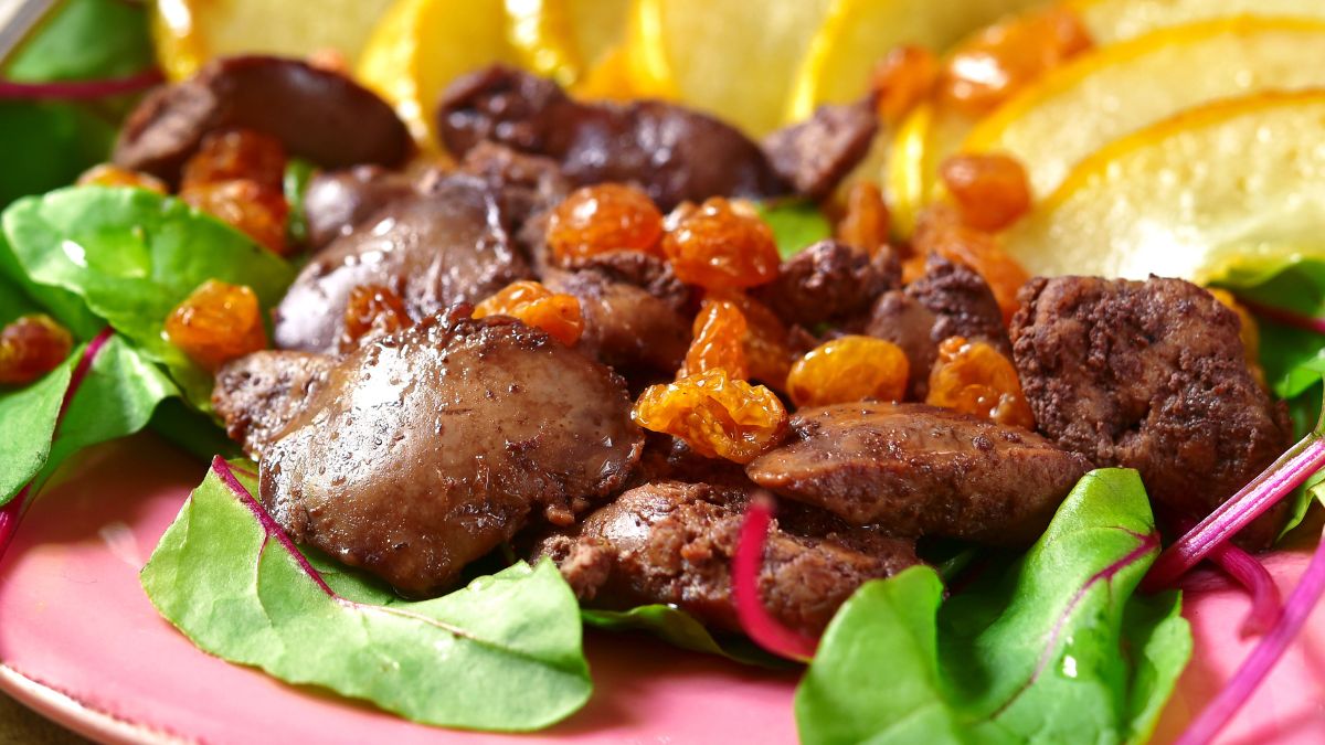 Wątróbka z rodzynkami to przepis na pyszny obiad