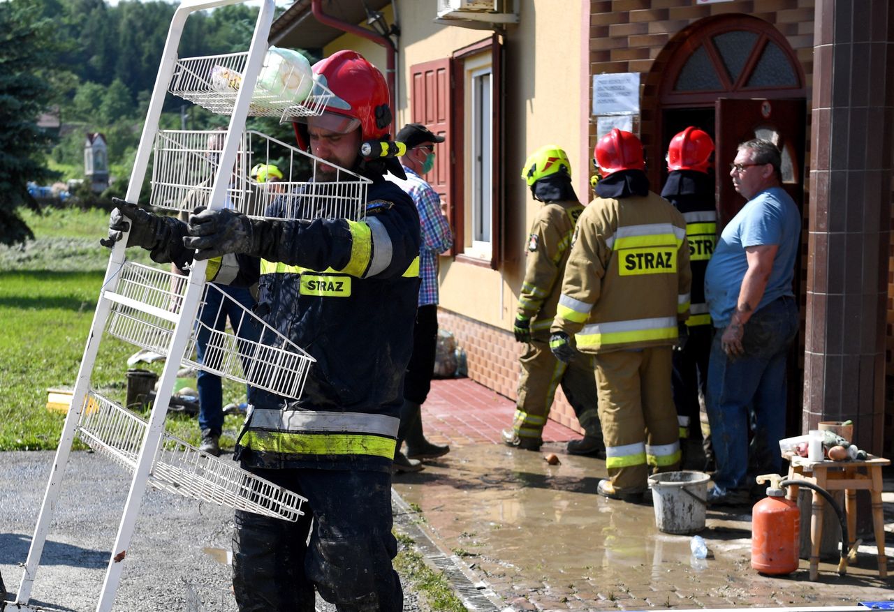 Burze, ostrzeżenia IMGW i RCB. Trudna sytuacja na Podkarpaciu i w Małopolsce