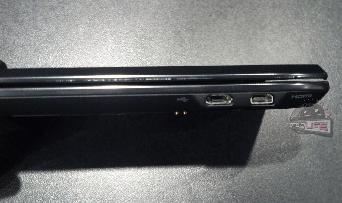 Motorola DROID4 pozuje do zdjęć - ma co pokazać 3