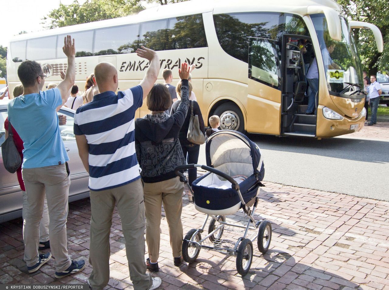 Boom na szkolne wyjazdy wyciąga transport z dołka. Dobijają ceny paliw. "Klienci ostro się targują"