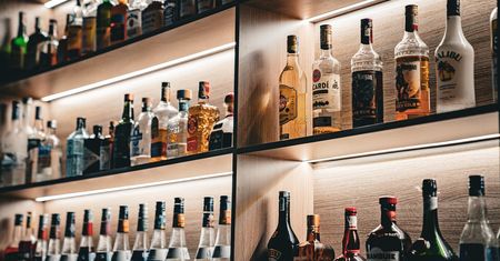 Nowa odsłona wojny handlowej: Trump grozi 200-procentowym cłem na alkohol z UE