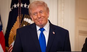 Donald Trump wprowadza 10-proc. globalne cło. Decyzja zapadła mimo groźby wyższych stawek