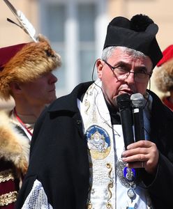 Cudowna woda ks. Natanka z Grzechyni. Między wiarą, biznesem a sanepidem