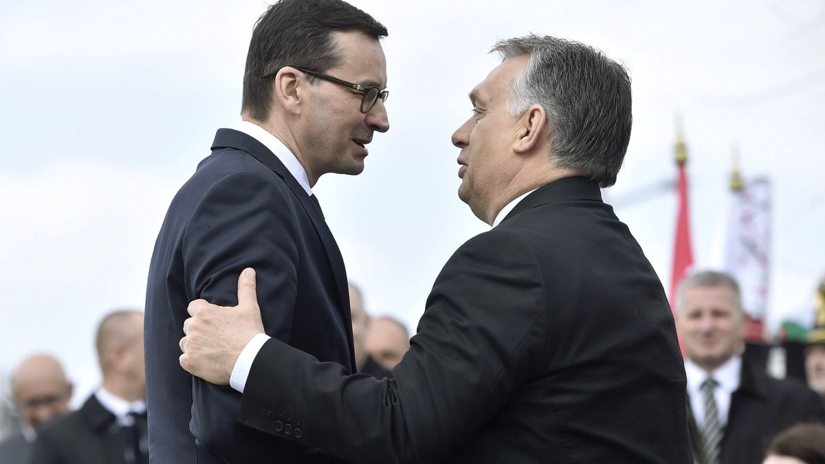Mateusz Morawiecki i Viktor Orbán. Ich sojusz - za sprawą Węgra - jest wystawiony na ciężką próbę