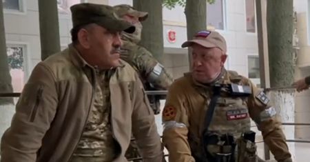 Prigożyn już w Rostowie. "Poborowi odsunęli się na bok"