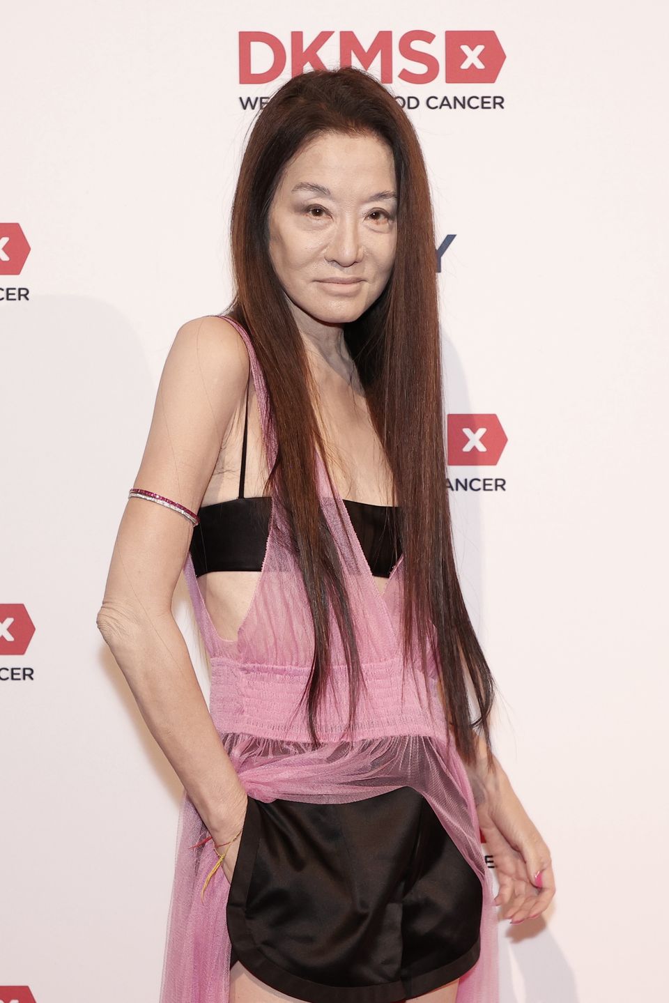 72-letnia Vera Wang eksponuje nogi na gali DKMS