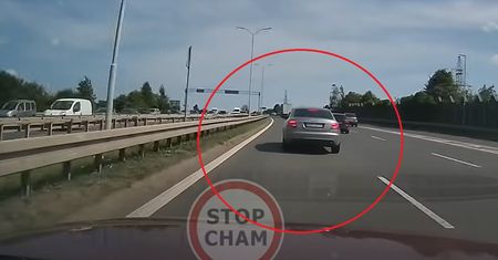 Najpierw był klakson. Później się zaczęło. Oto co zrobił kierowca audi