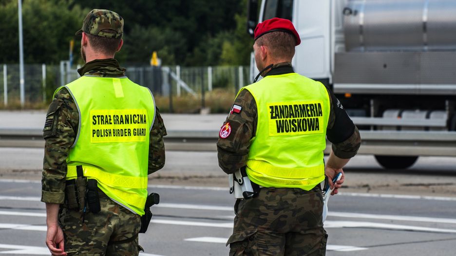 Sytuacja na przej?ciach granicznych z Niemcami
Fot. NewsLubuski/East News, Gubinek, 14.07.2025. Polsko-niemieckie przejscie graniczne w Gubinku. Trwaja czasowe kontrole na granicy. To kontrole wyrywkowe - mundurowi typuja osoby i samochody do zatrzymania. W Gubinku pracuje Straz Graniczna i Zandarmeria Wojskowa.
NewsLubuski