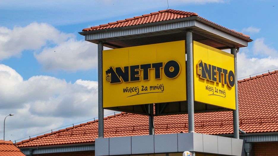 Netto zachęca klientów do udziału w Wielkiej Loterii Urodzinowej. Do wygrania jest 175 tys. nagród. (Photo by Michal Fludra/NurPhoto via Getty Images)
