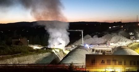 Polska. Pożar magazynu z materiałami wybuchowymi. 18 zastępów straży pożarnej