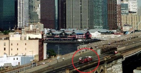 Zamach na World Trade Center. Niesamowita historia jednego zdjęcia. Ostatnia misja załogi strażackiej