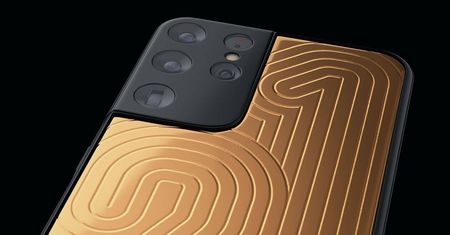 Samsung Galaxy S21 Ultra po rosyjsku. Dużo złota i cena jak za lot w kosmos