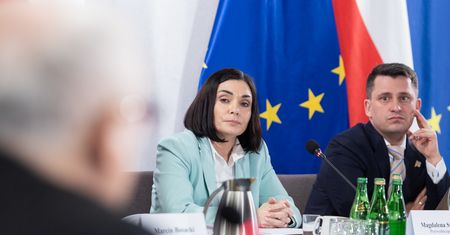 Brak dokumentów, tarcia i zmiana strategii. Trudne początki komisji ds. Pegasusa
