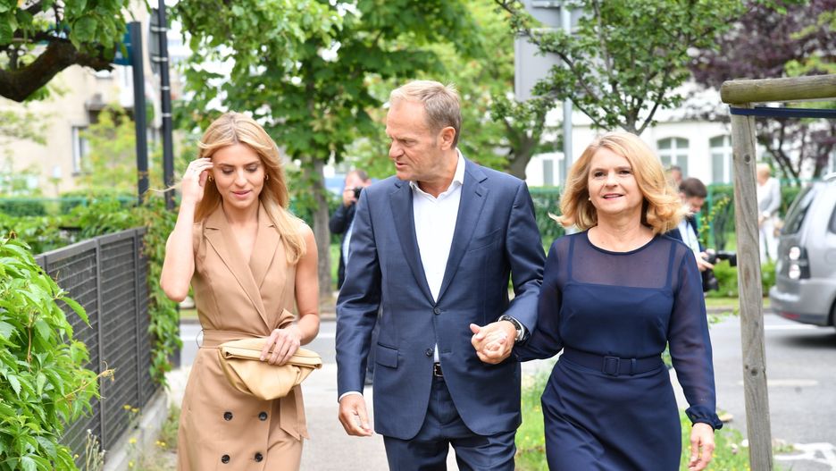 Kasia Tusk w kamelowej sukience