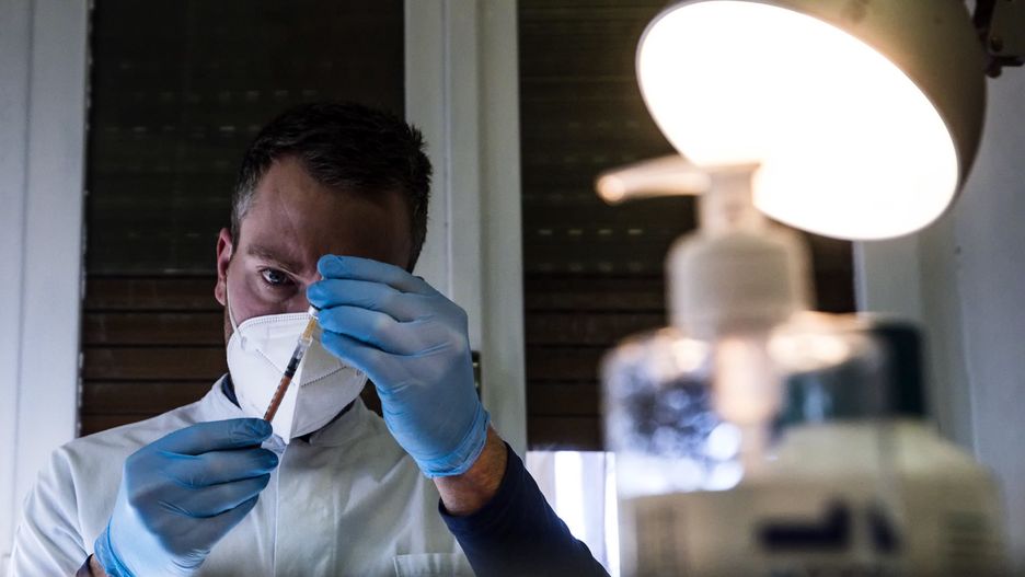 Szczepionka na COVID. Rząd przekazał najnowsze informacje o preparacie