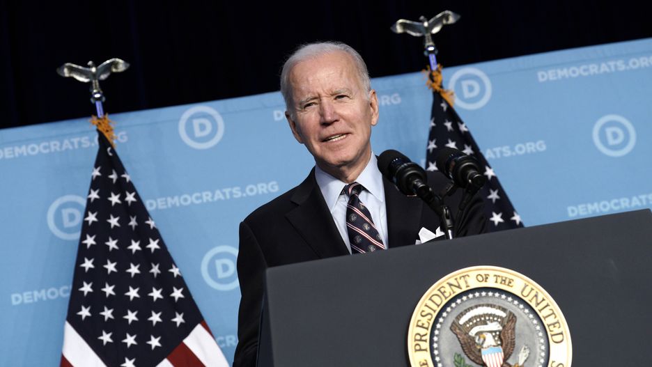  epa09816428 US President Joe Biden delivers remarks to Democratic National Committee members (DNC) at their Winter Meeting in Washington, DC, USA, 10 March 2022.  EPA/Yuri Gripas / POOL Dostawca: PAP/EPA.