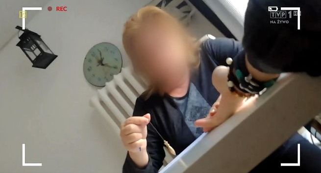 Komisja Etyki TVP oddaliła skargę na reportaż „Alarmu!” demaskujący bioenergoterapeutkę. „Dziennikarze mają prawo do takich tematów”