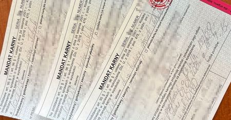 Kierowca BMW stracił prawo jazdy. Został ukarany 3 mandatami na łączną kwotę 4,5 tysiąca złotych i otrzymał 25 punktów karnych