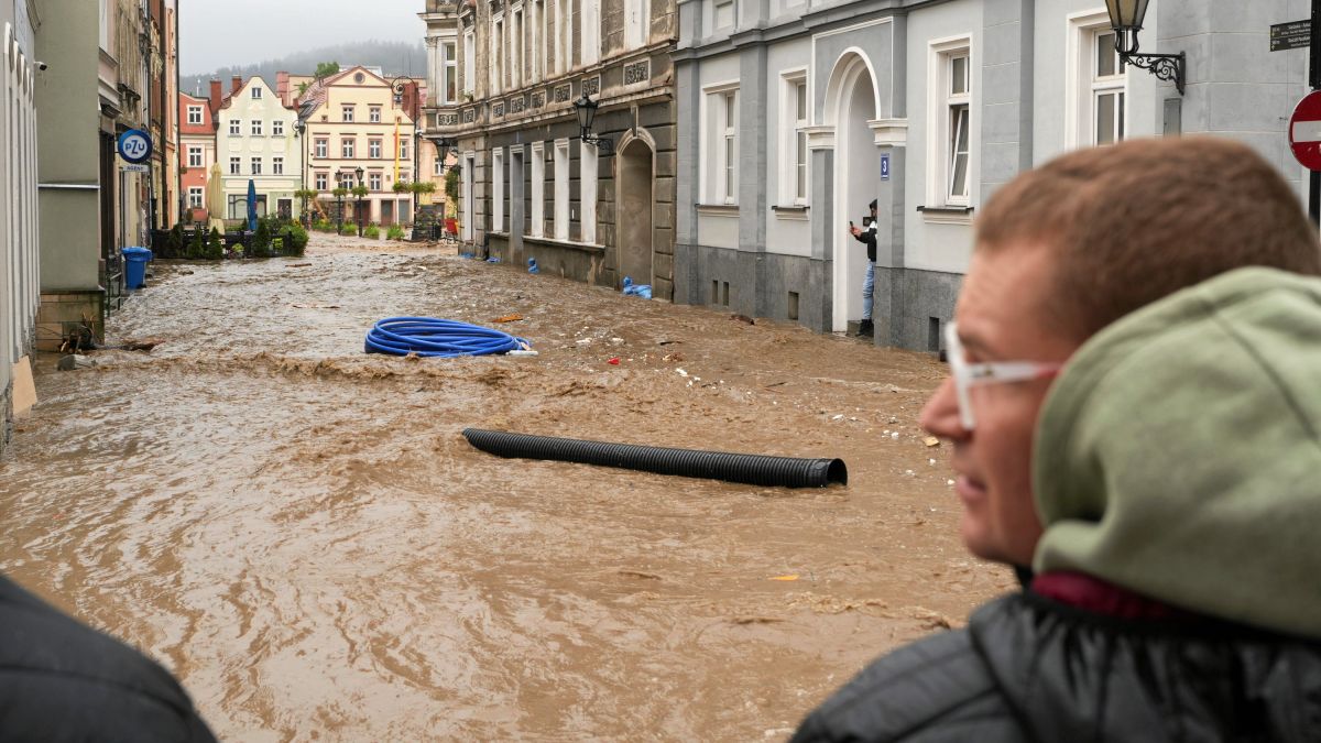 W Lądku-Zdroju trwa liczenie strat i usuwanie skutków powodzi